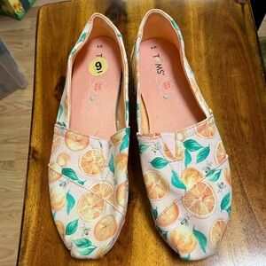 TOMS Sunkissed Oranges and Bees Size 9